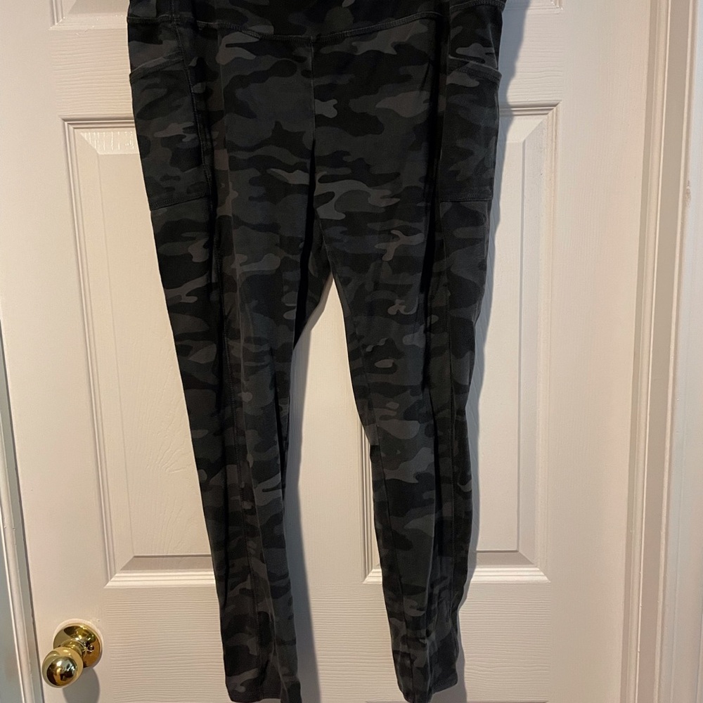 Chico’s Zenergy So Slimming Side Pocket Ankle Leggins, Size 3R